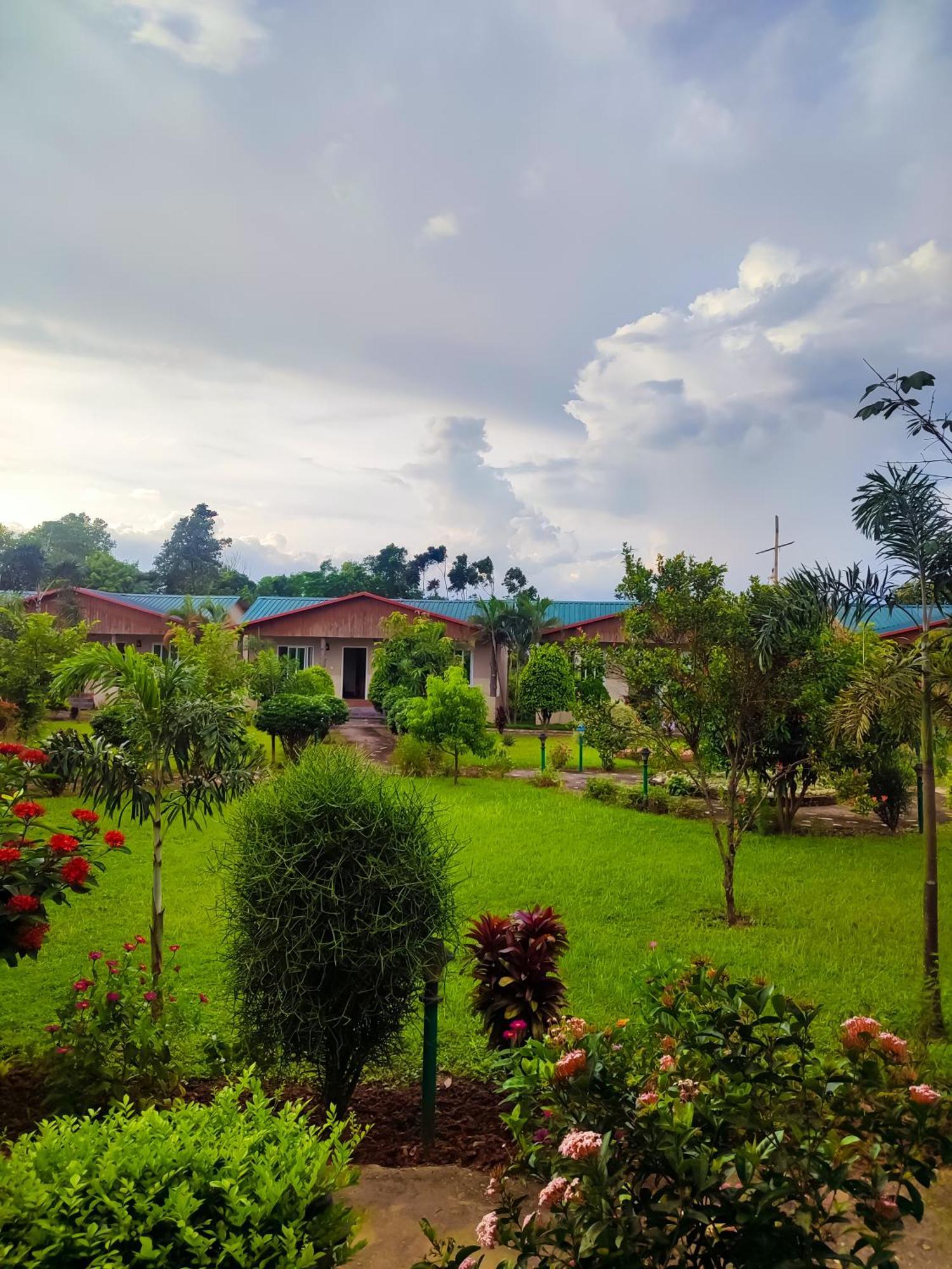 Greenland Safari, Sauraha Luaran gambar